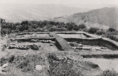 Vista de la zona excavada l'any 1963 pels professors Ripoll, Barberà i Monreal. Imatge extreta de la revista "Excavaciones arqueológicas de España" núm. 18, de 1964