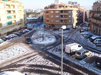 La plaça dels Països Catalans, l'endemà de la nevada